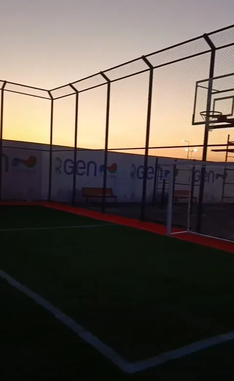 Hazır mini stadion — basketbol lövhəsi və futbol qapısı