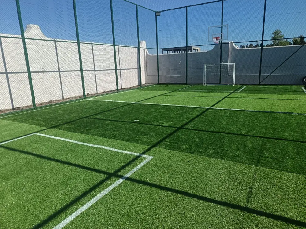 Süni qazon örtüklü mini futbol meydançası — Öztürkler İnşaat tətbiqi